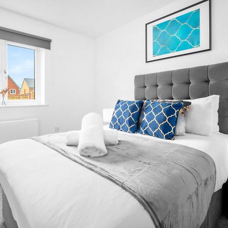 Cradley Heath New 2 Bedroom Deluxe Apartment - Parking - Wifi & Netflix - Top Rated - 50C מראה חיצוני תמונה