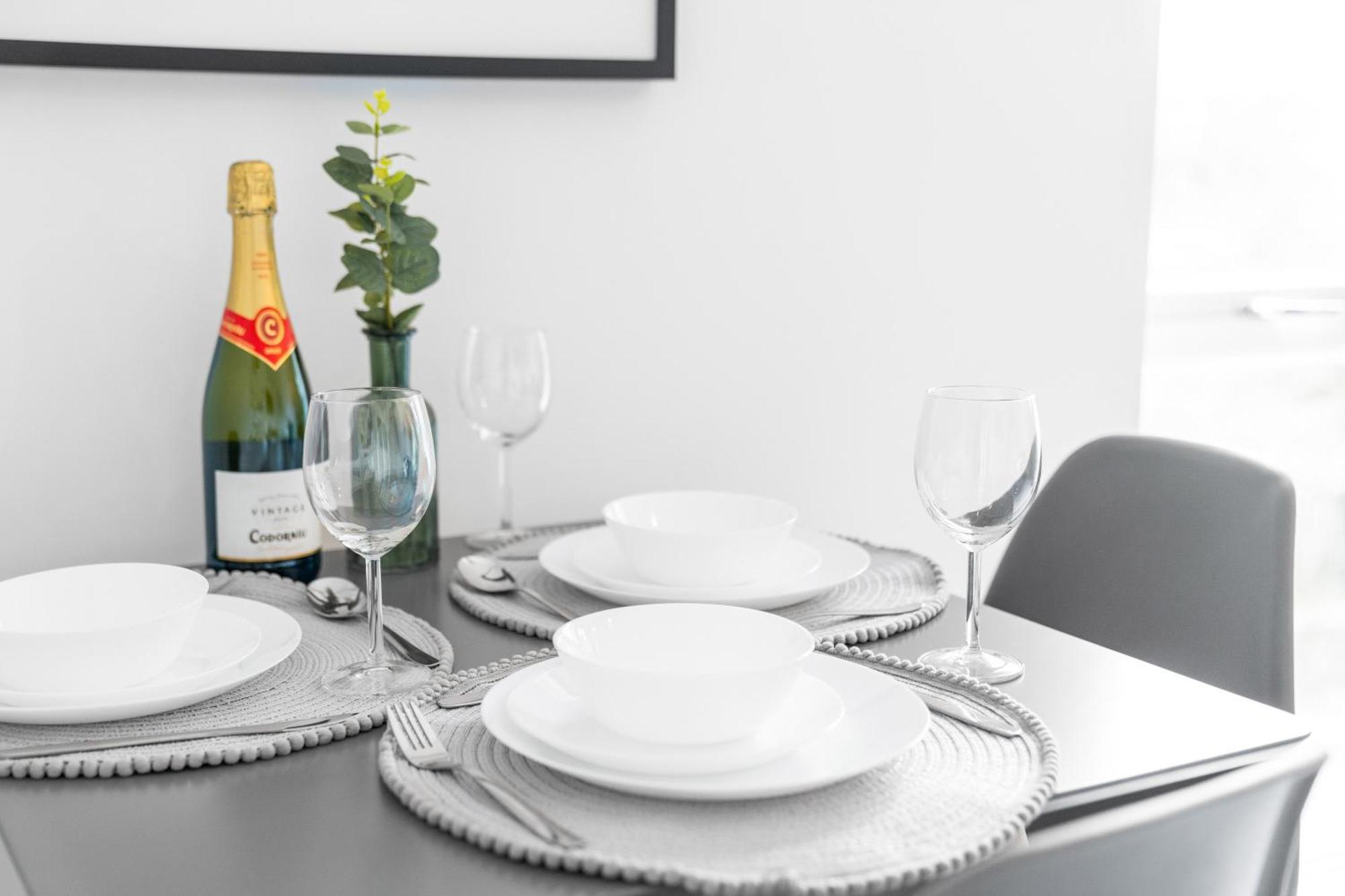 Cradley Heath New 2 Bedroom Deluxe Apartment - Parking - Wifi & Netflix - Top Rated - 50C מראה חיצוני תמונה